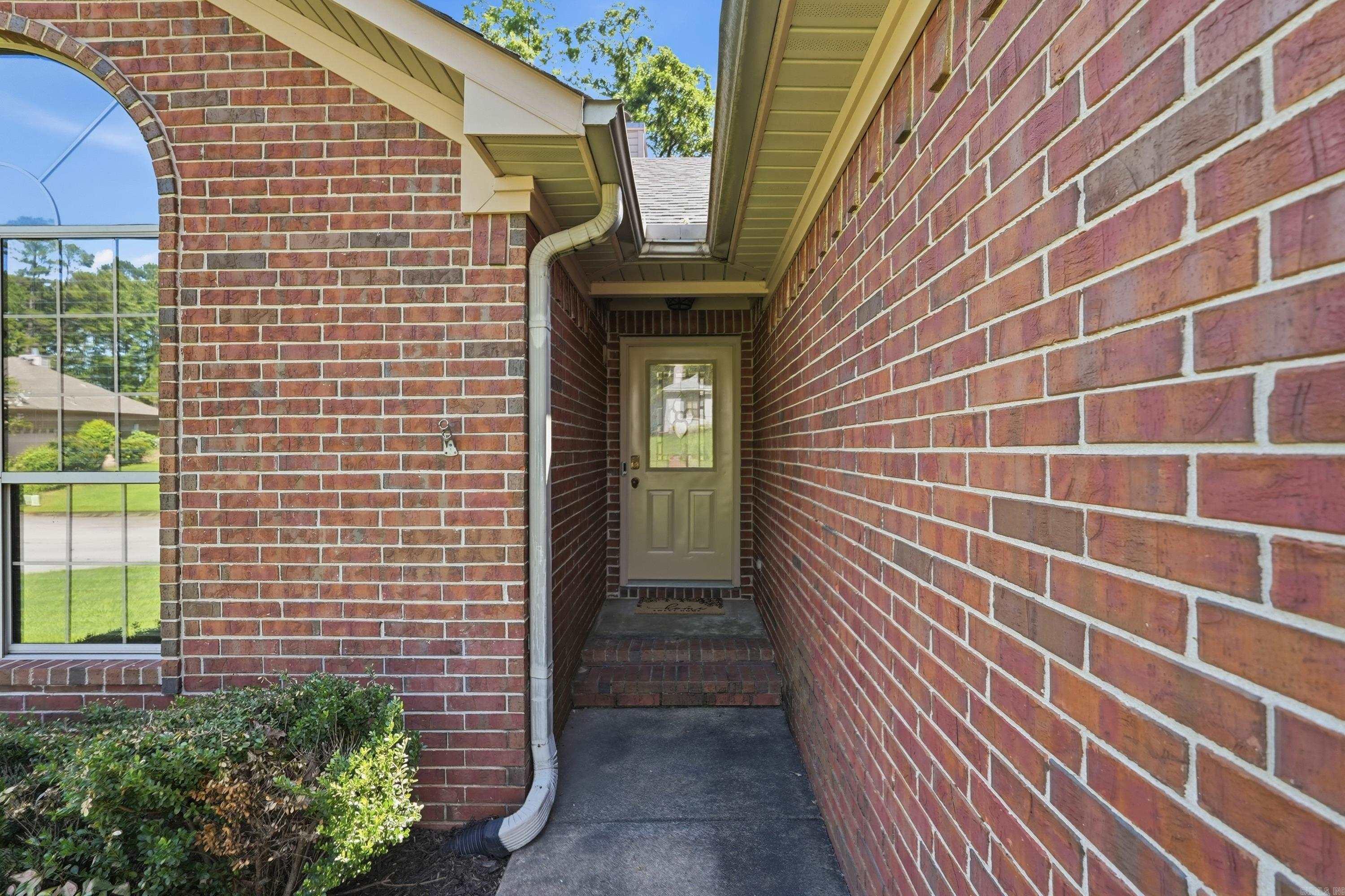 28 Hudson Bay Drive