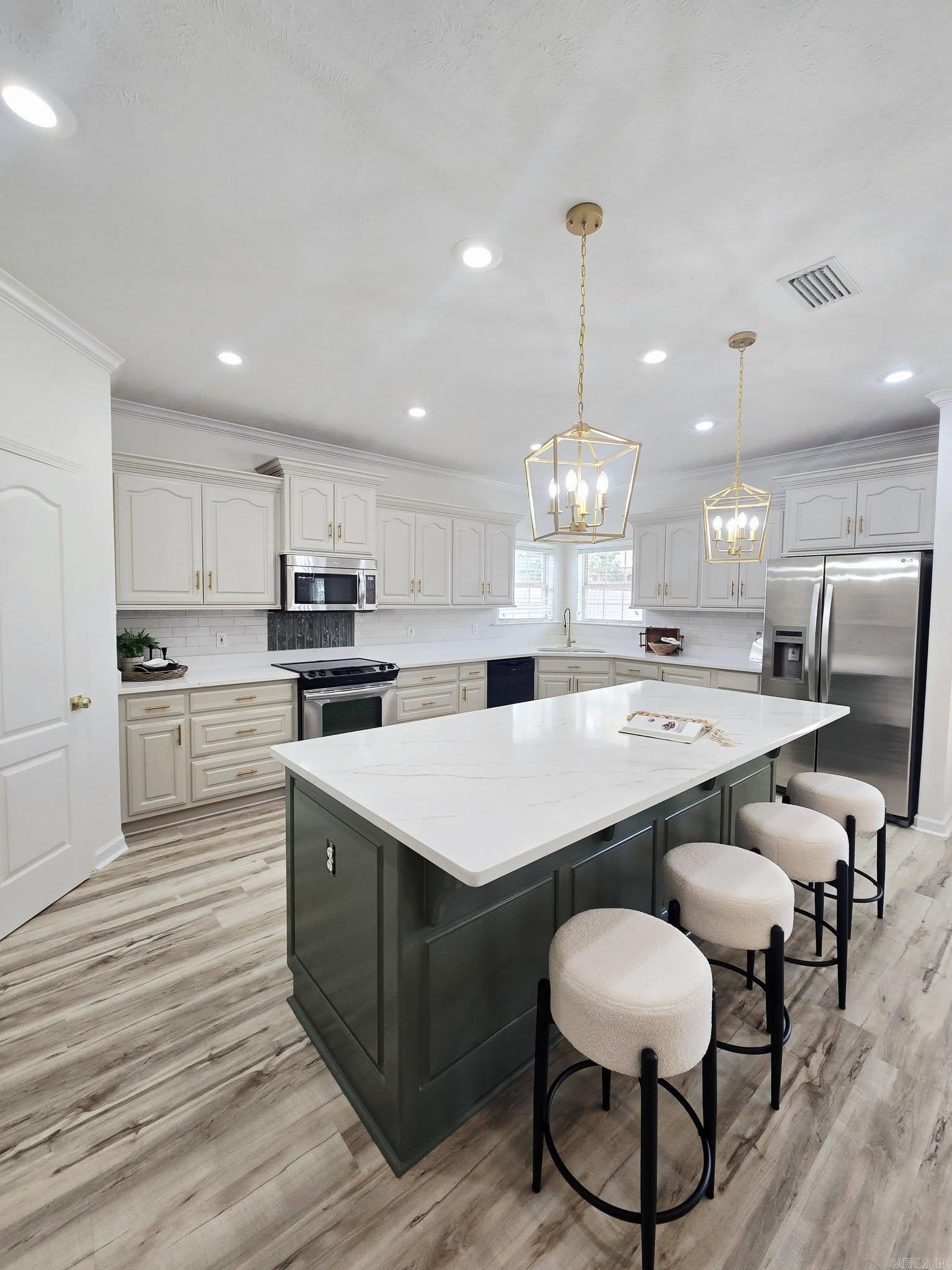 1724 Oakbrook Drive