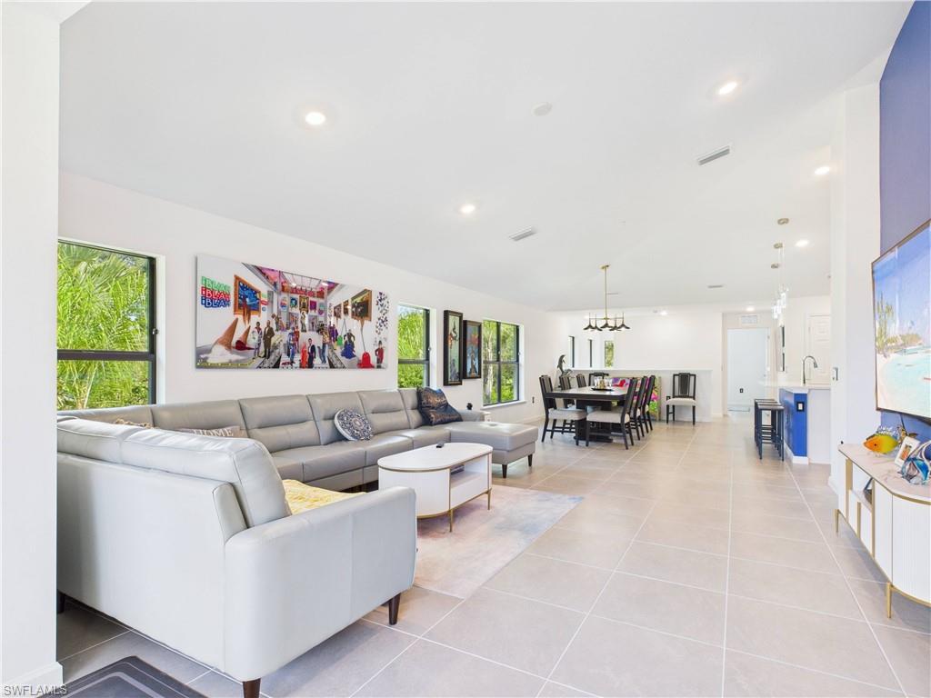 5683 Mayflower WAY # 901