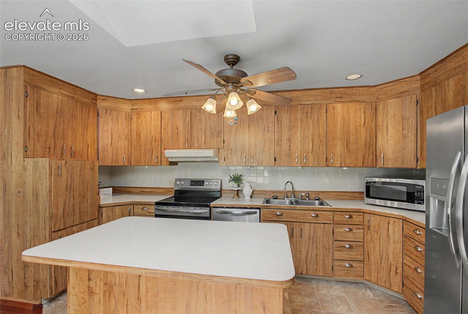 1118 Acacia Drive