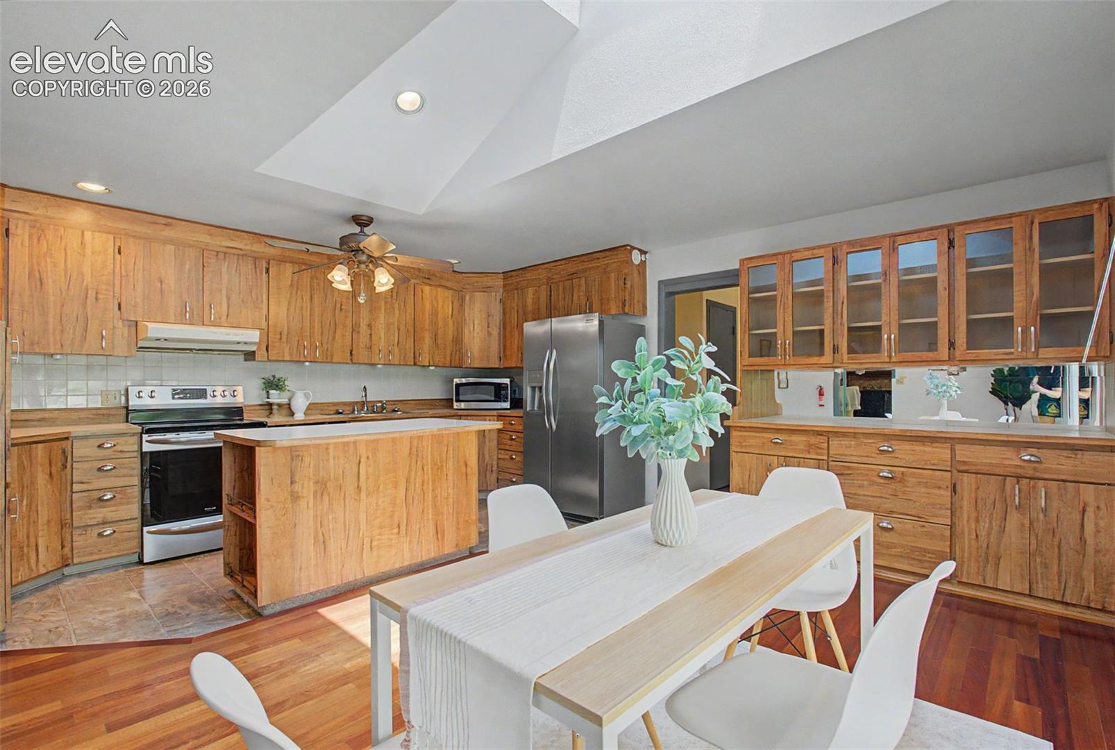 1118 Acacia Drive