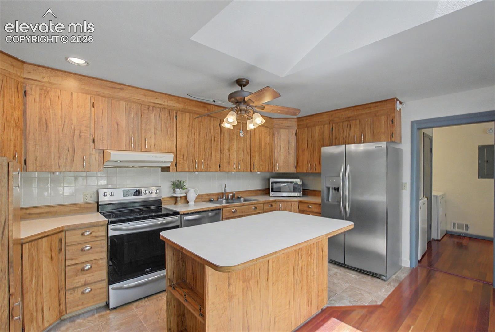 1118 Acacia Drive