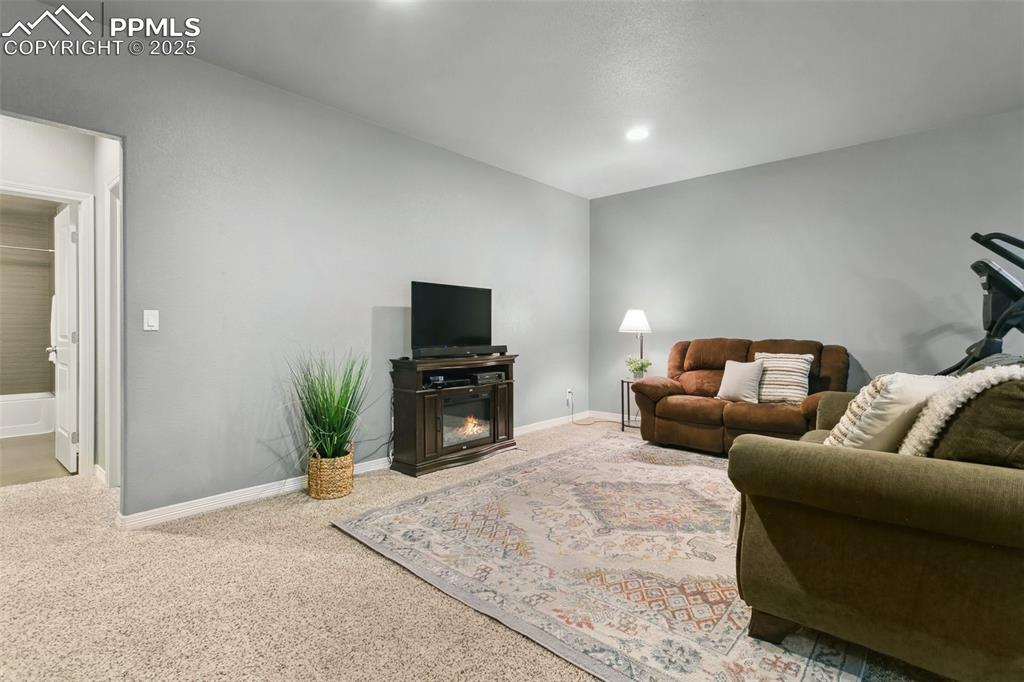 8042 Hardwood Circle
