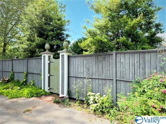 12 Main Street, Madison