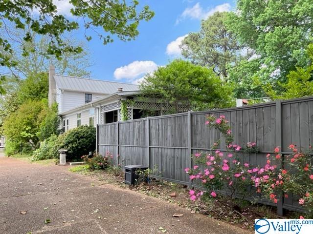 12 Main Street, Madison