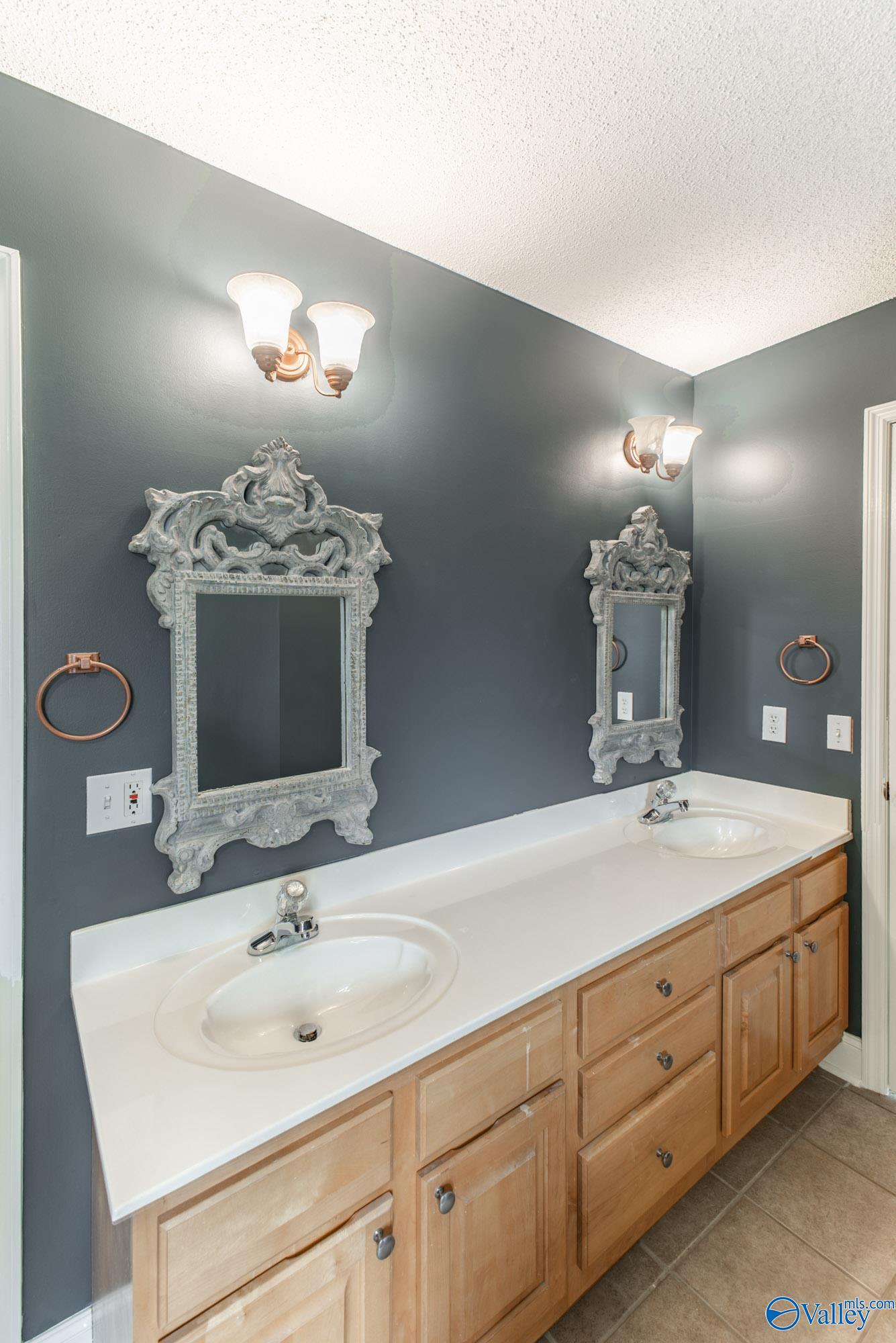 5005 Creekstone Drive