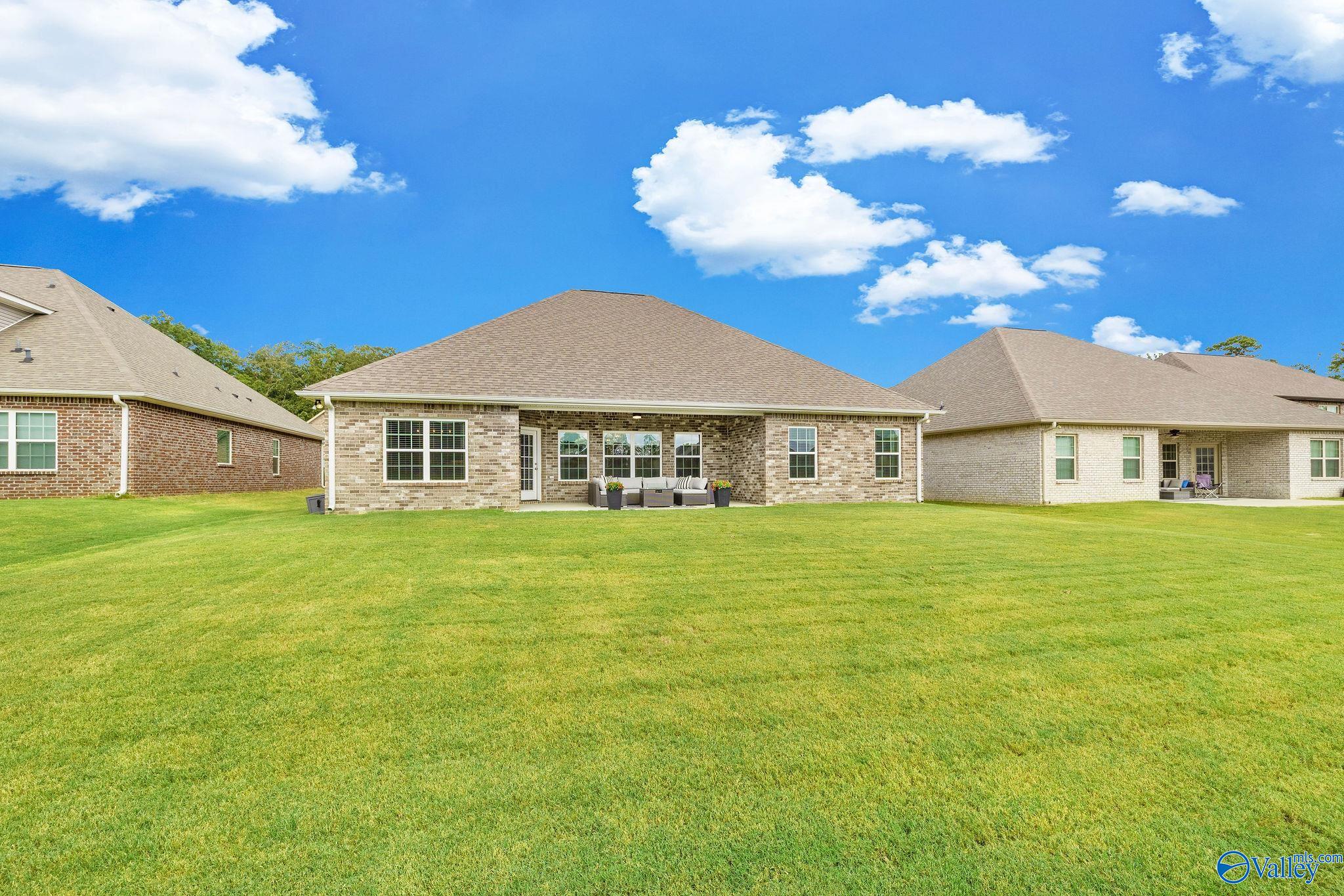 168 Dustin Lane NW