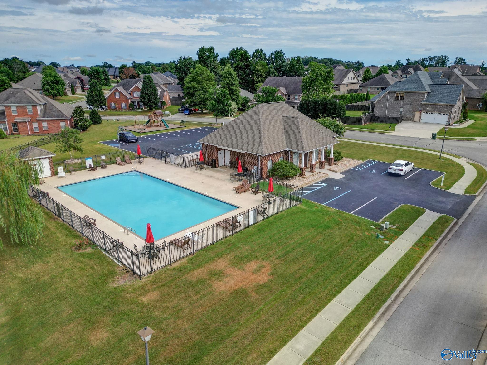 168 Dustin Lane NW
