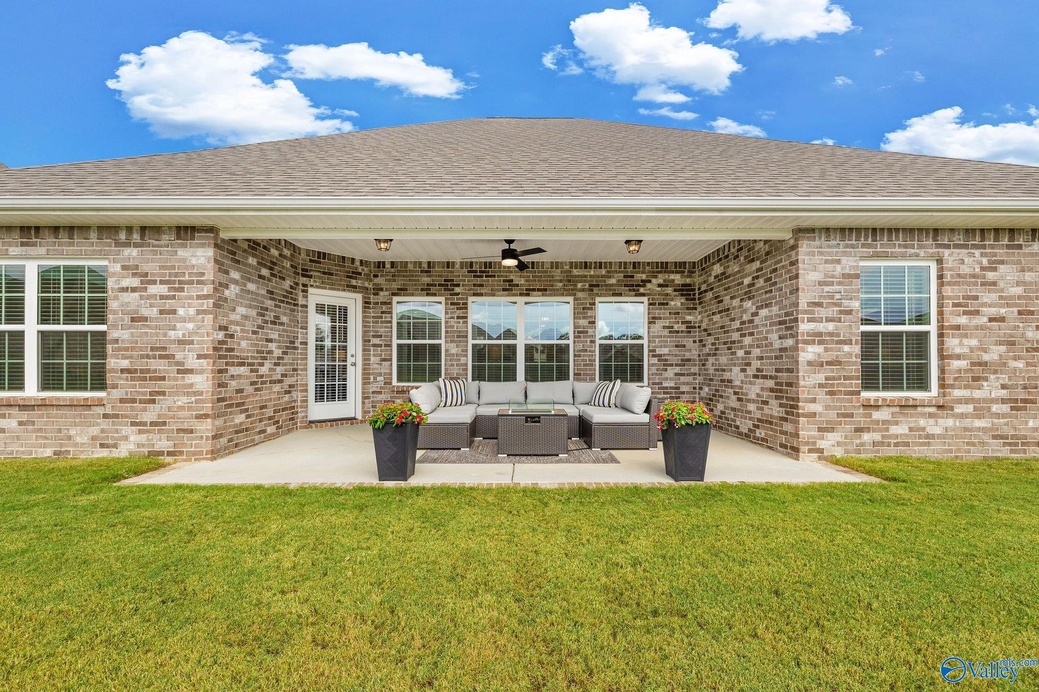 168 Dustin Lane NW
