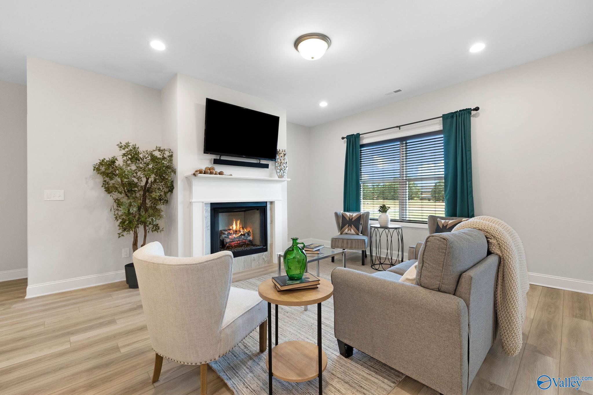 101 Silkwood Court SW