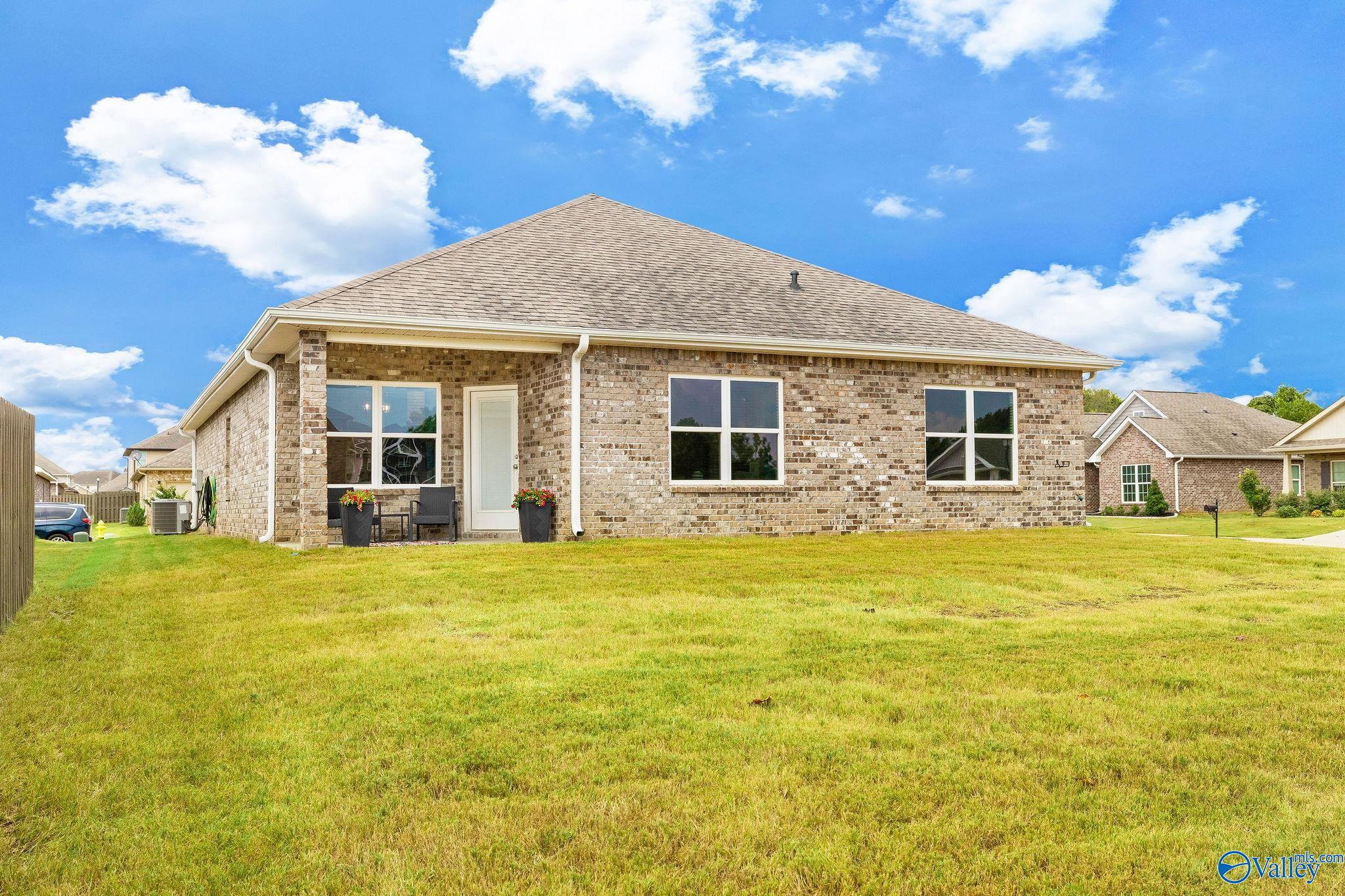 101 Silkwood Court SW