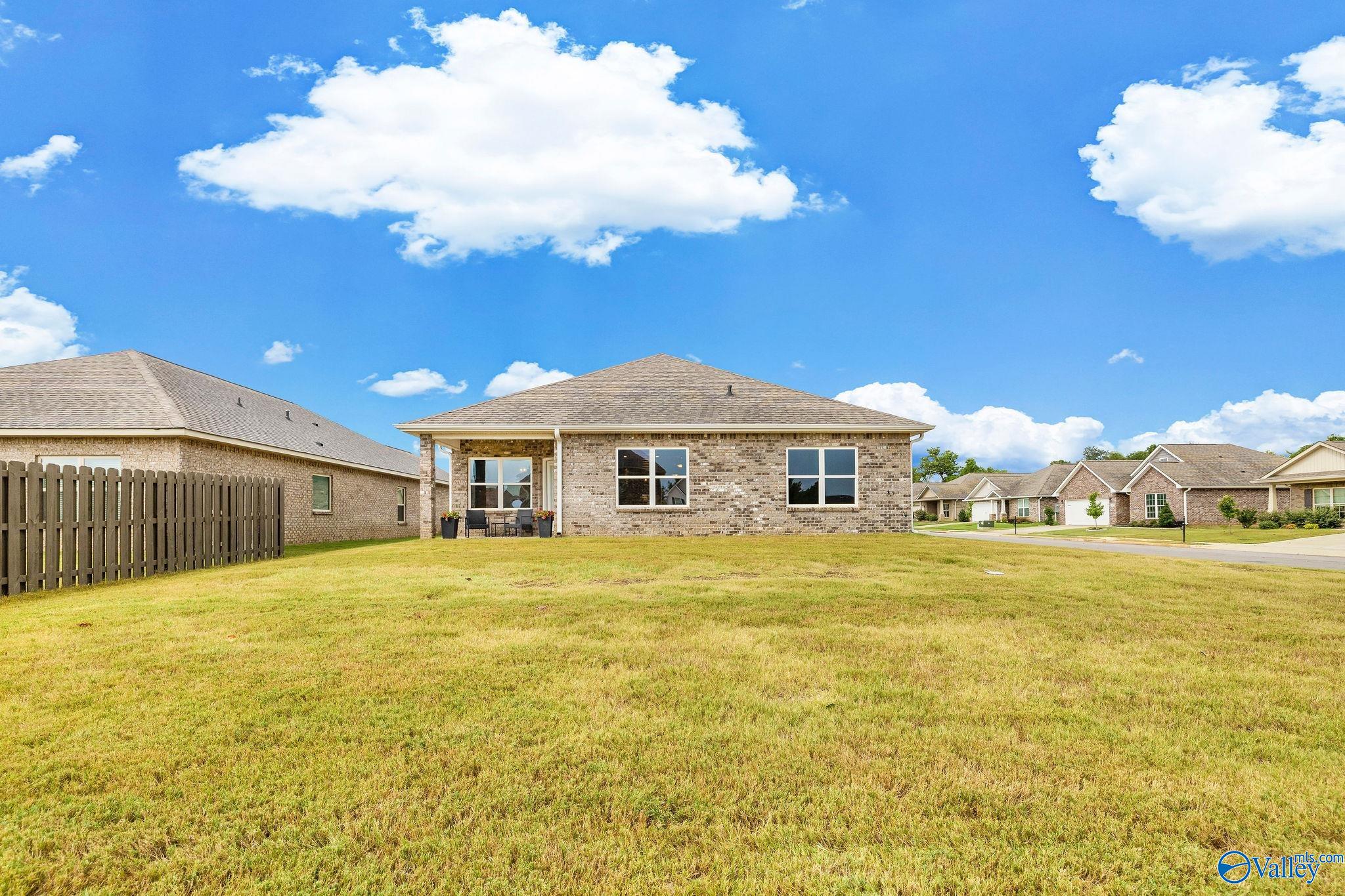 101 Silkwood Court SW