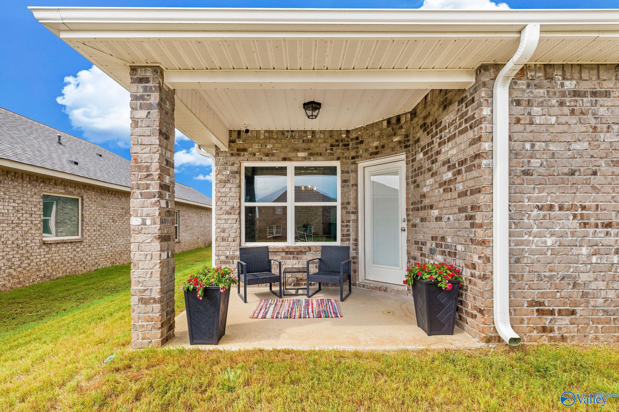 101 Silkwood Court SW