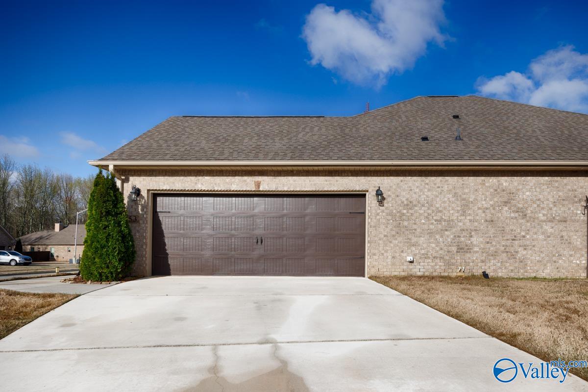 153 Summer Pointe Lane NW