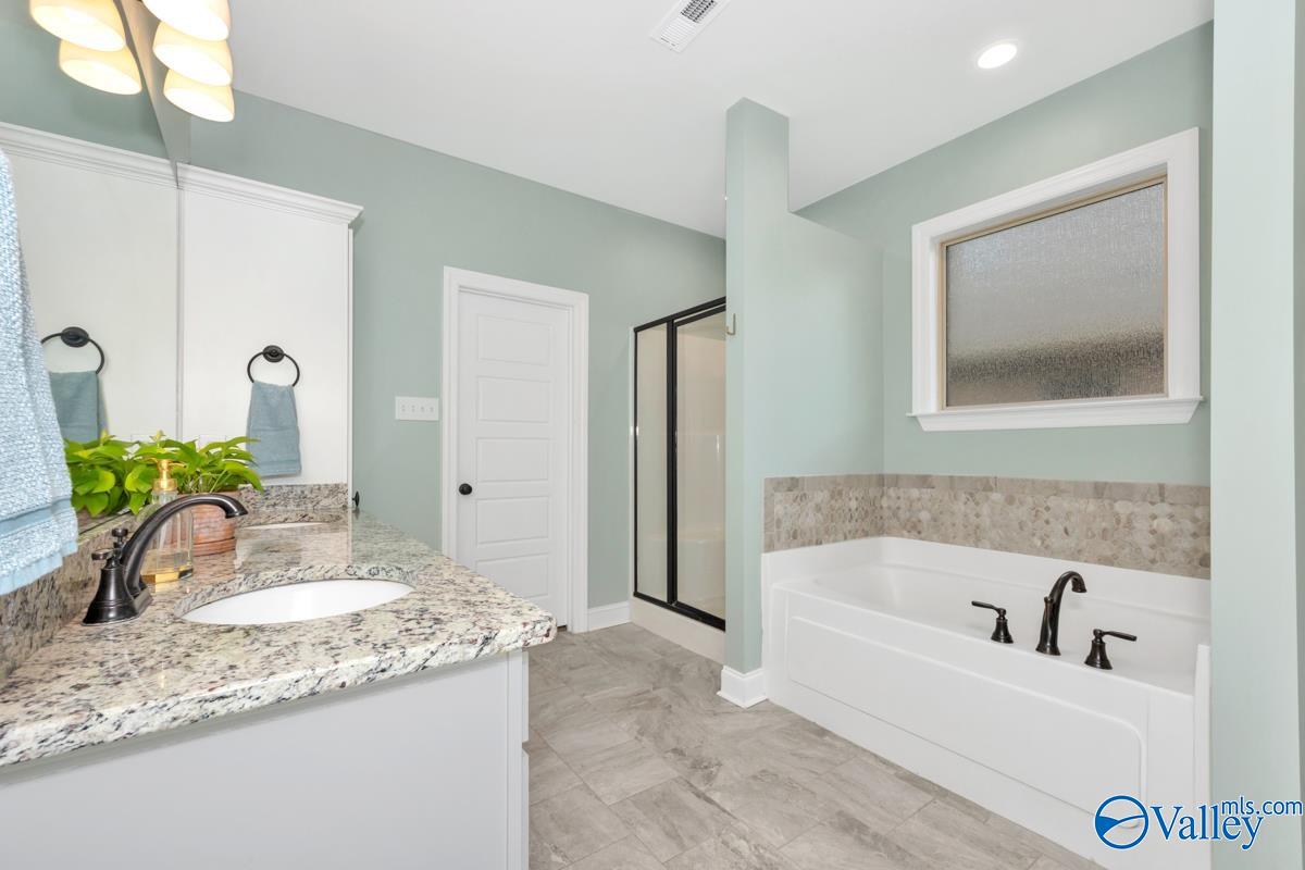 153 Summer Pointe Lane NW