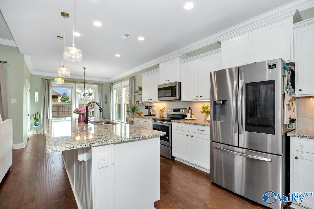 153 Summer Pointe Lane NW