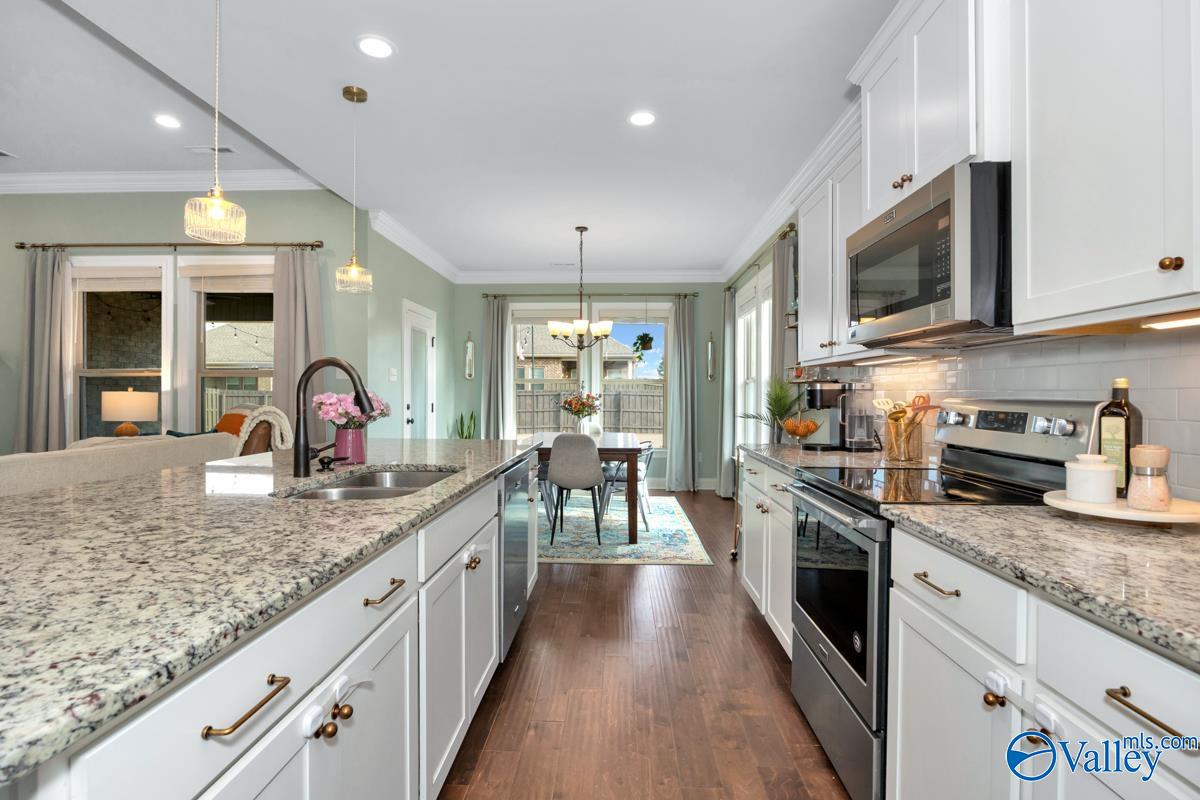 153 Summer Pointe Lane NW