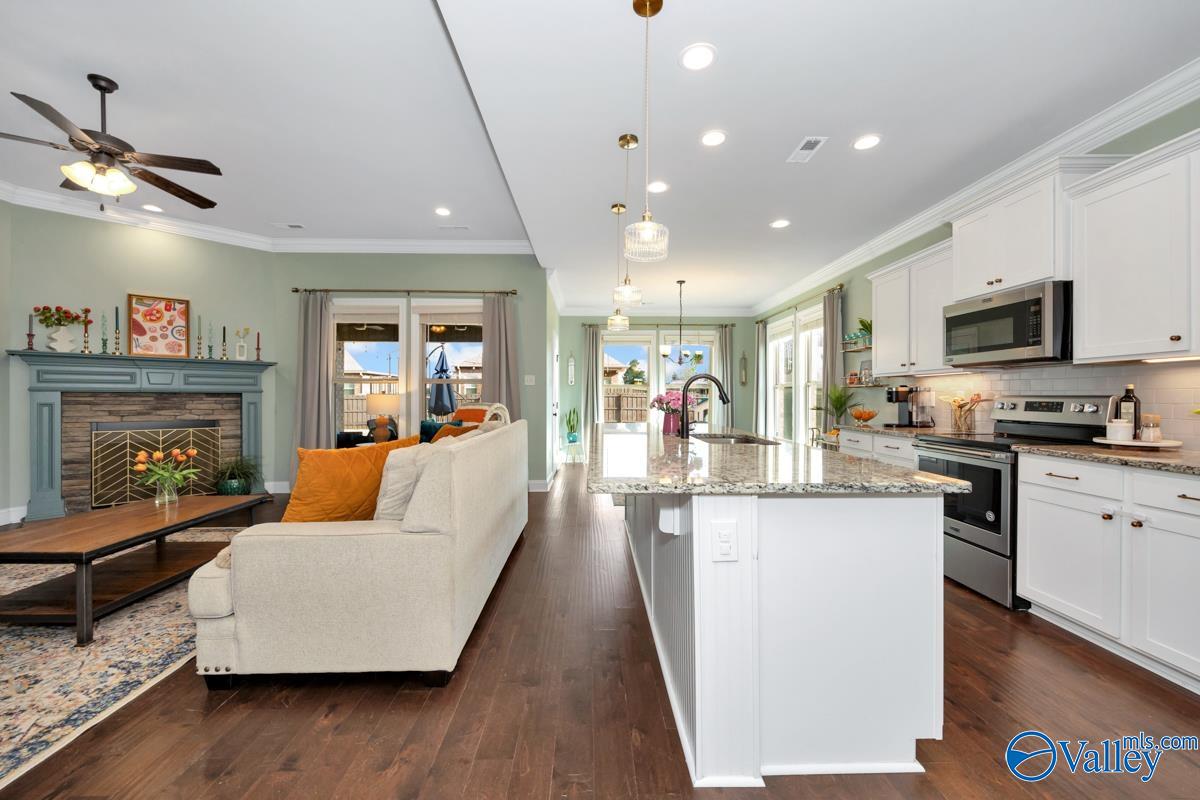 153 Summer Pointe Lane NW