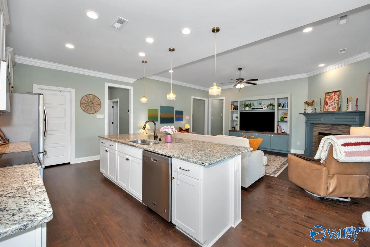 153 Summer Pointe Lane NW