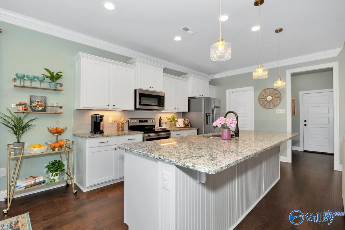 153 Summer Pointe Lane NW