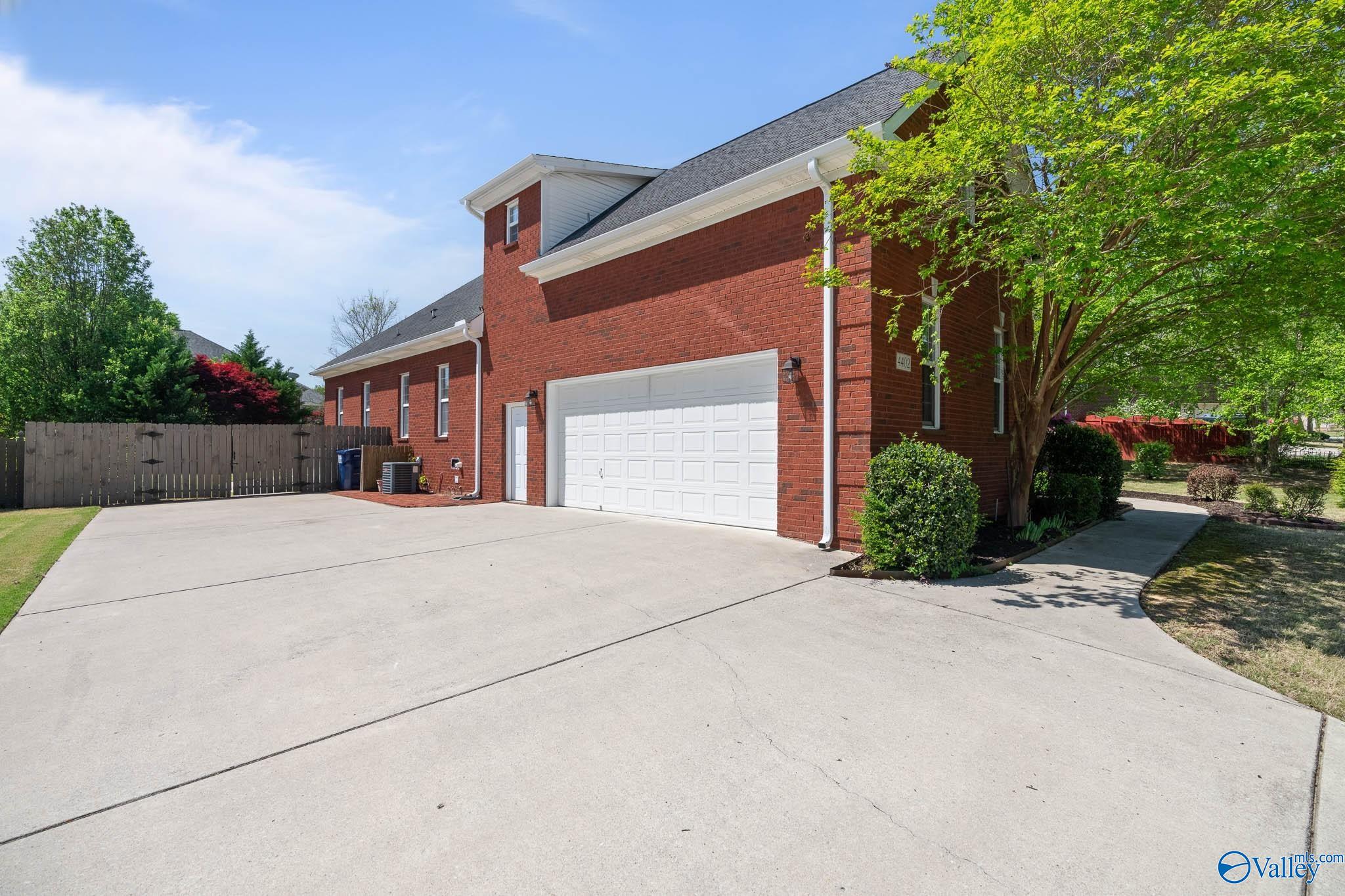 4402 Cove Nestle Drive SE