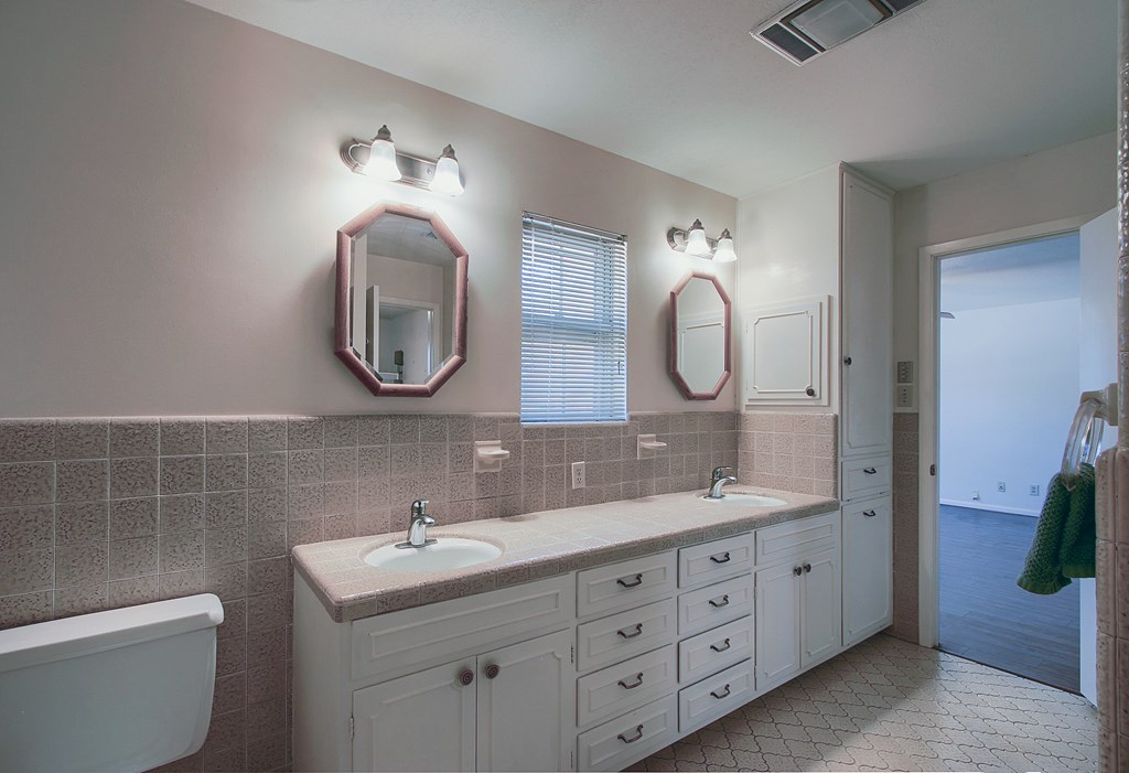 11446 N State Hwy 16