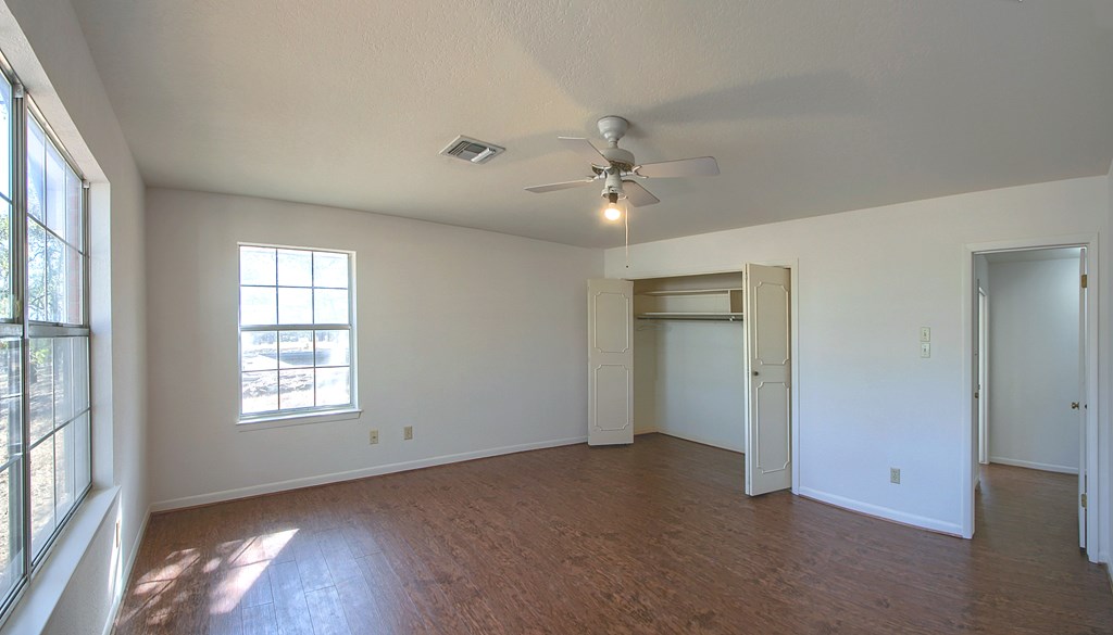 11446 N State Hwy 16