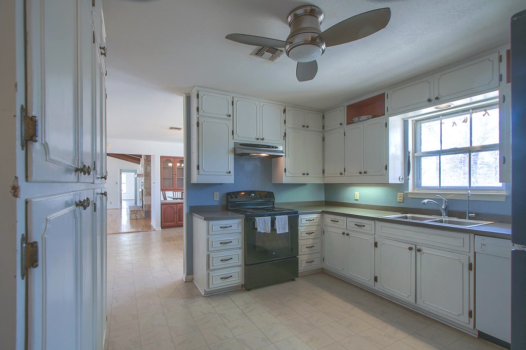 11446 N State Hwy 16