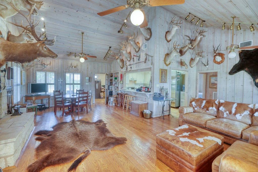 3950 Ranch Rd 2241