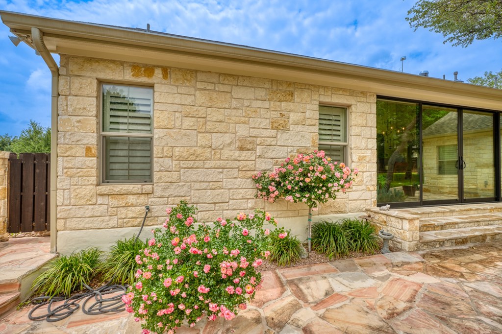 2157 Stone Oak