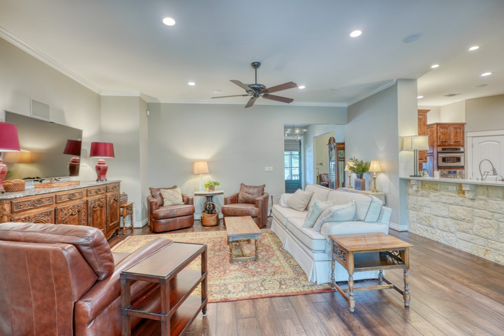 2157 Stone Oak