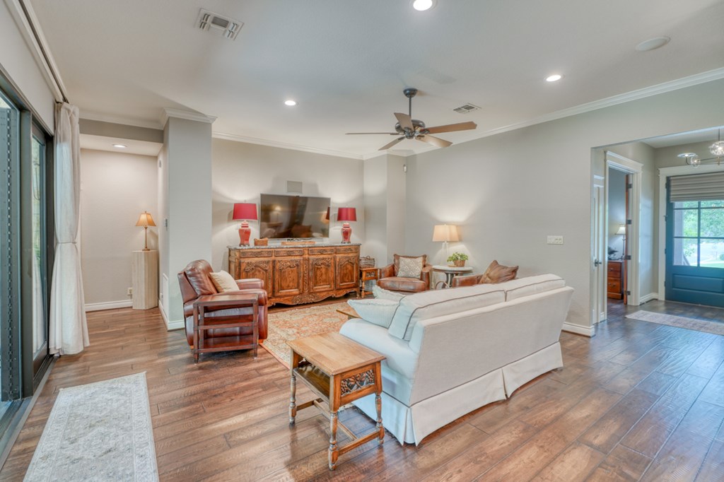 2157 Stone Oak