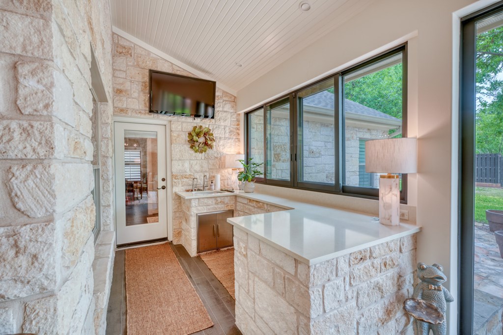 2157 Stone Oak