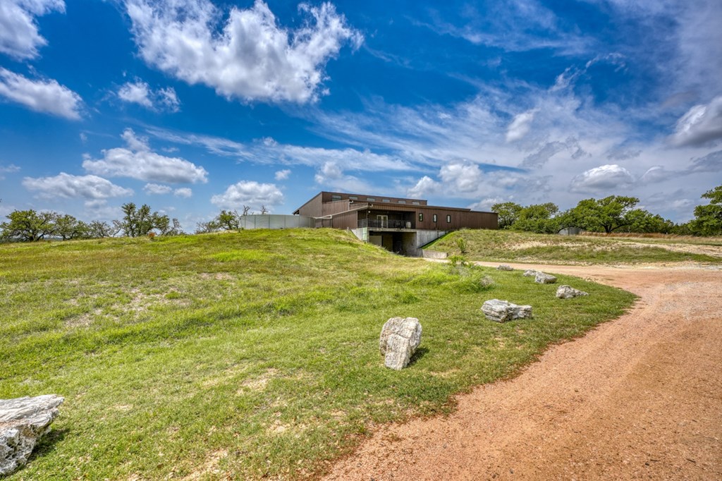 2916 Upper Albert Rd