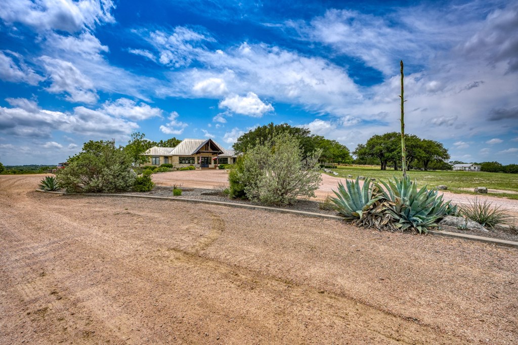 2916 Upper Albert Rd