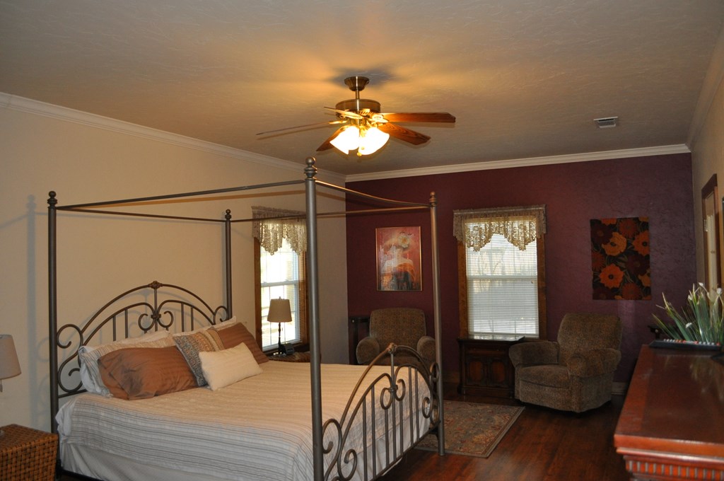 604 W San Antonio St