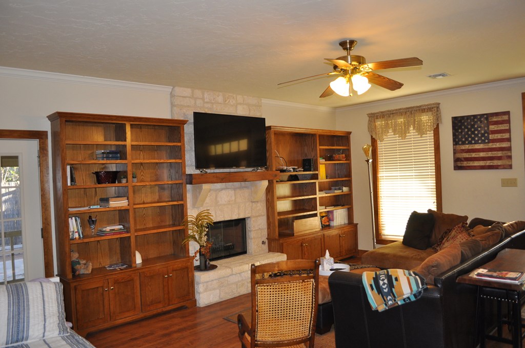 604 W San Antonio St