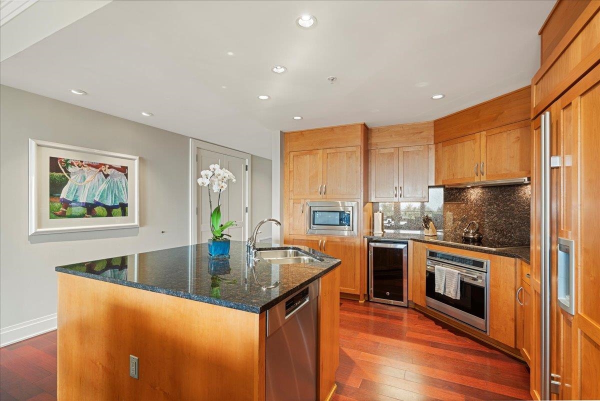 1 Bay DR Unit: 3503