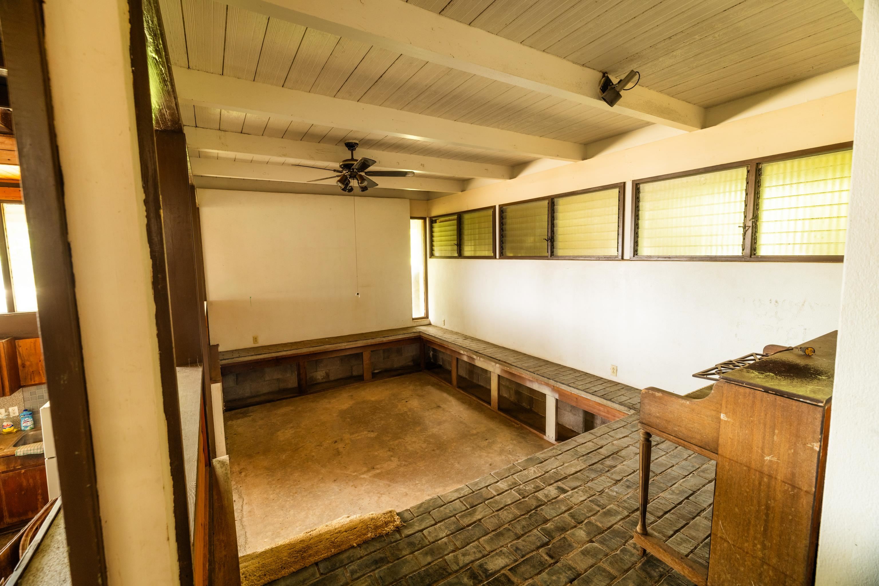 401 Palani Pl