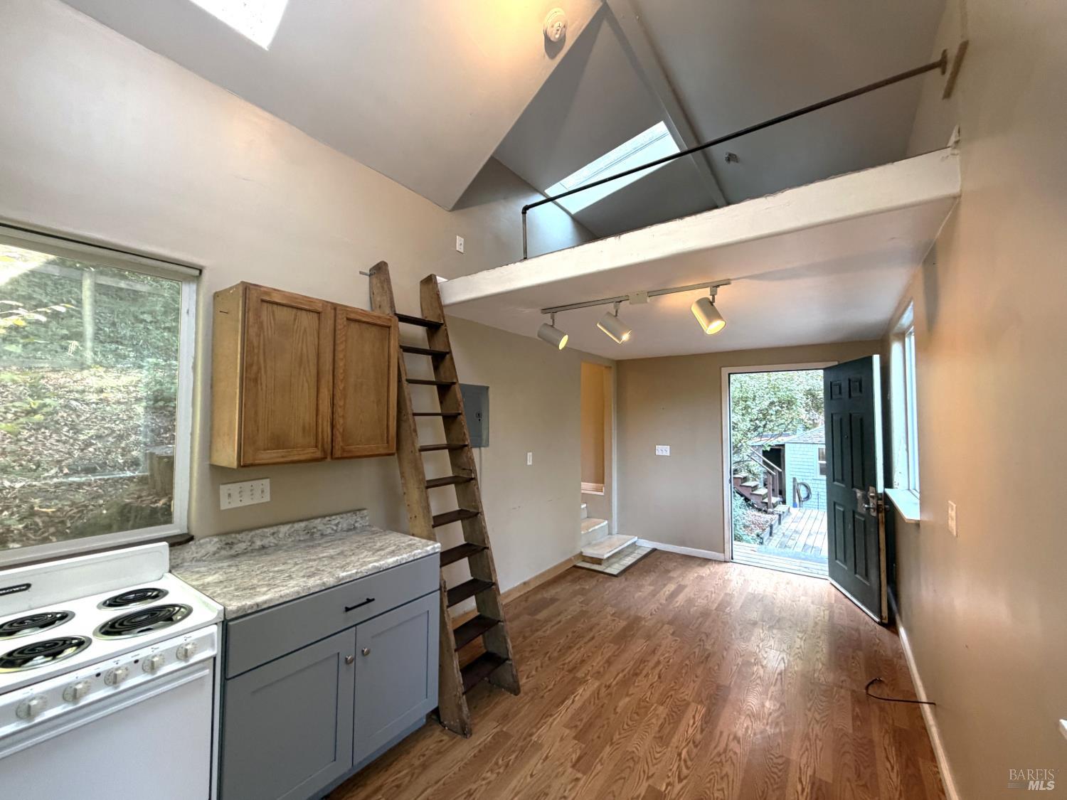 37 Grand View Avenue