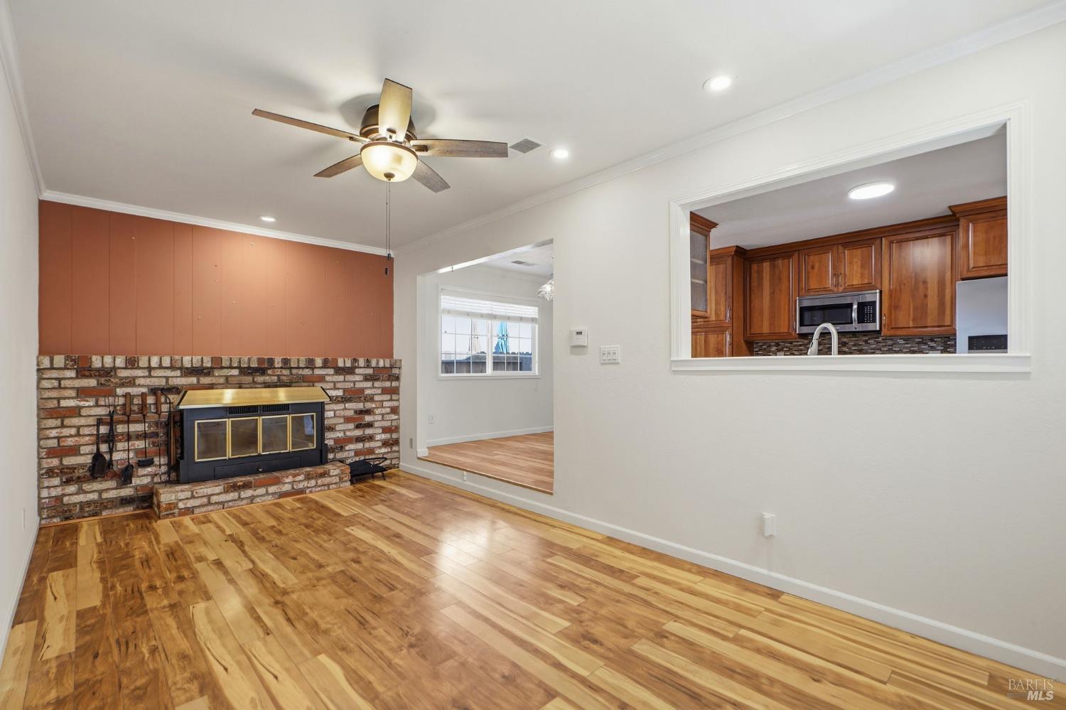 525 Albert Way