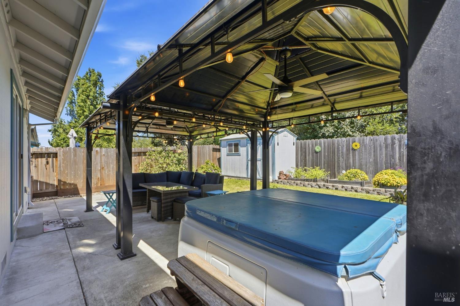 525 Albert Way