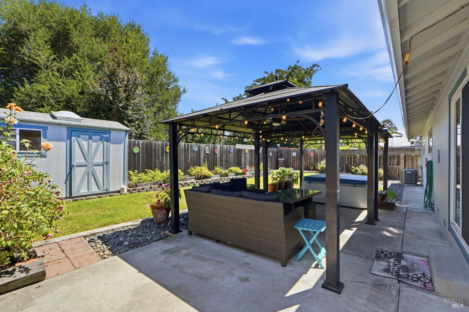 525 Albert Way