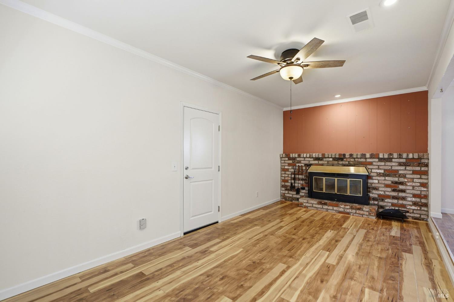 525 Albert Way