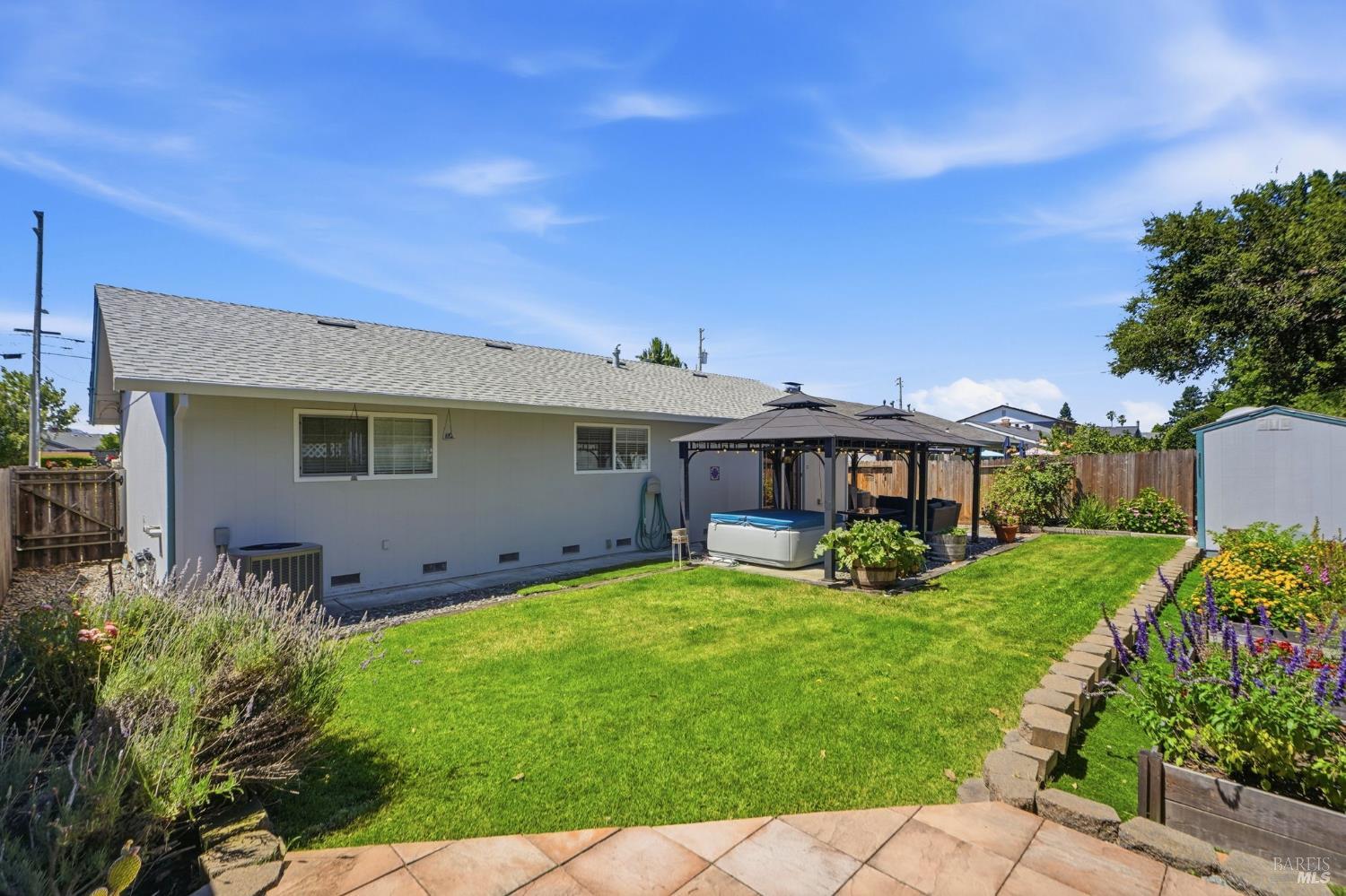 525 Albert Way