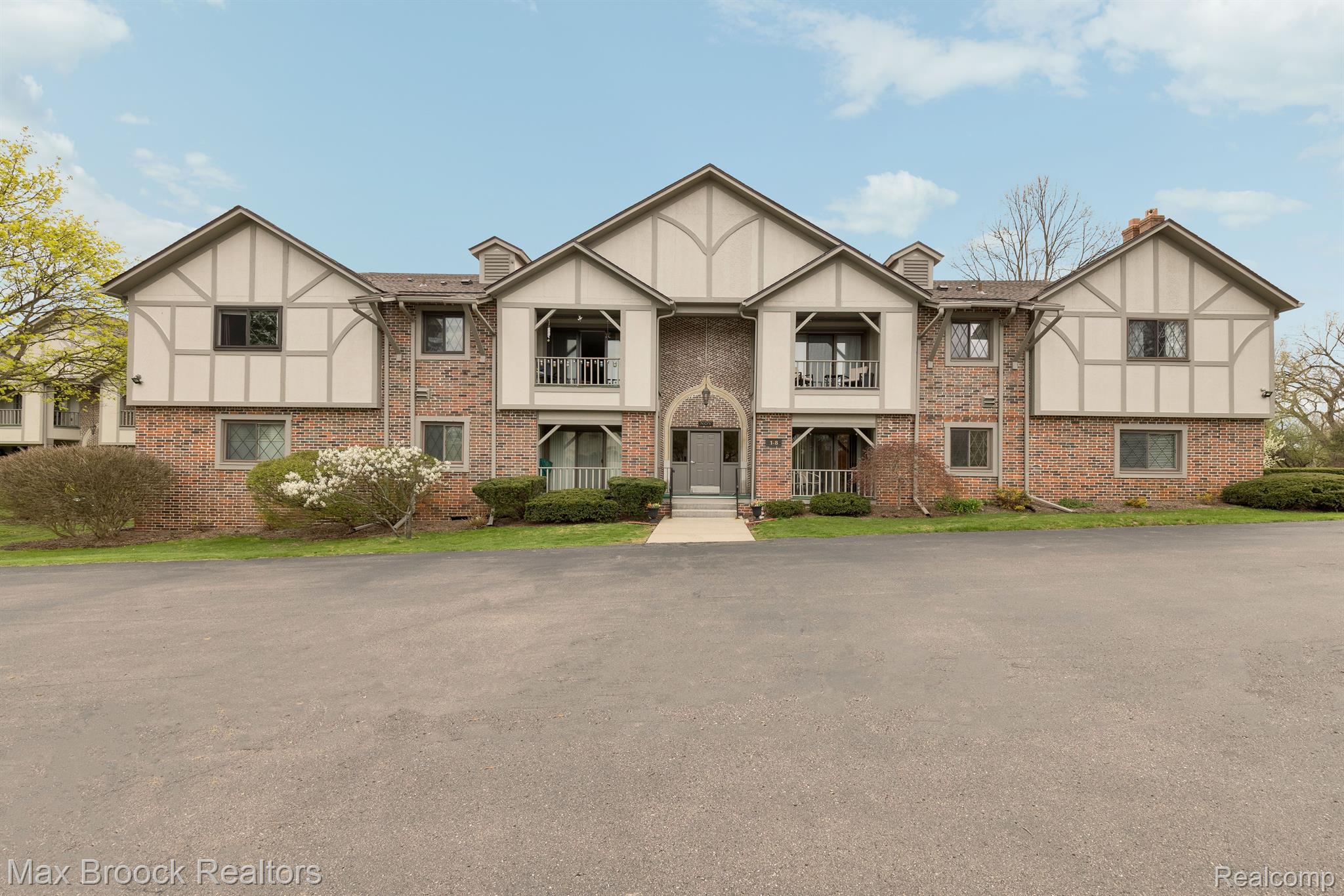 42160 WOODWARD Avenue 8