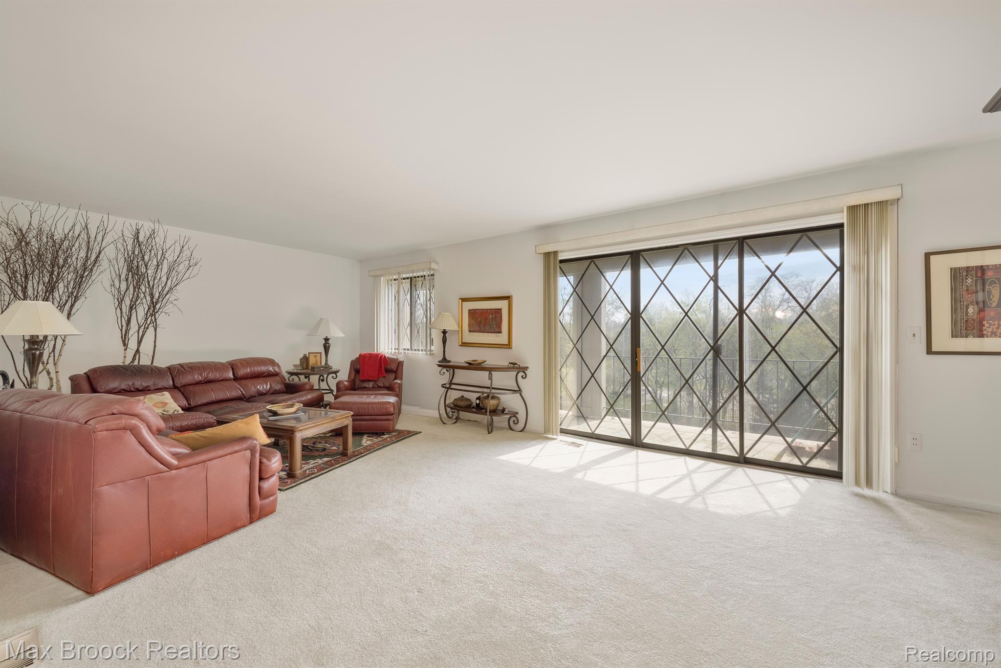 42160 WOODWARD Avenue 8