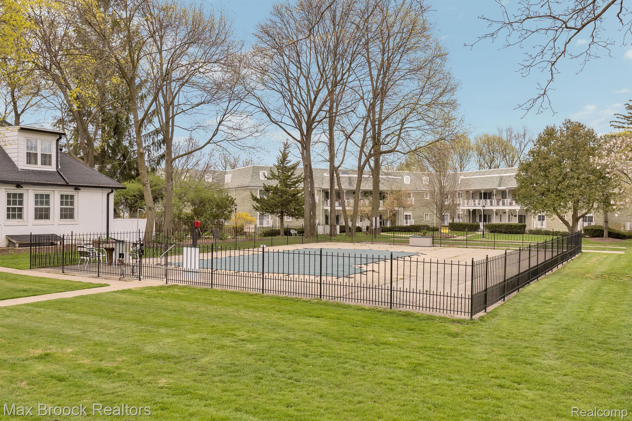 42160 WOODWARD Avenue 8