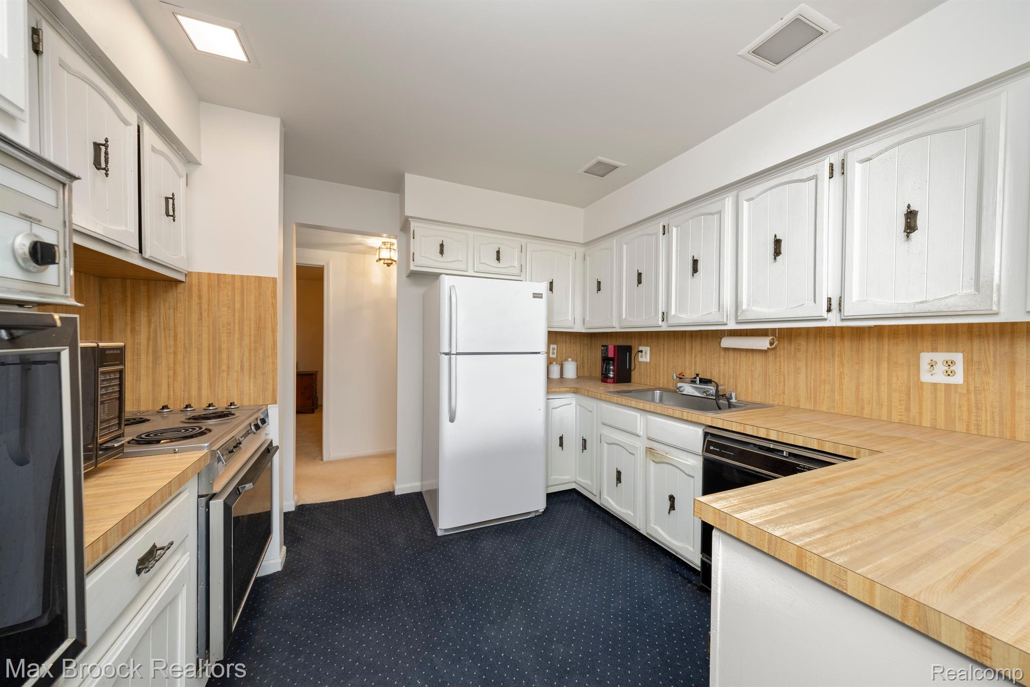 42160 WOODWARD Avenue 8