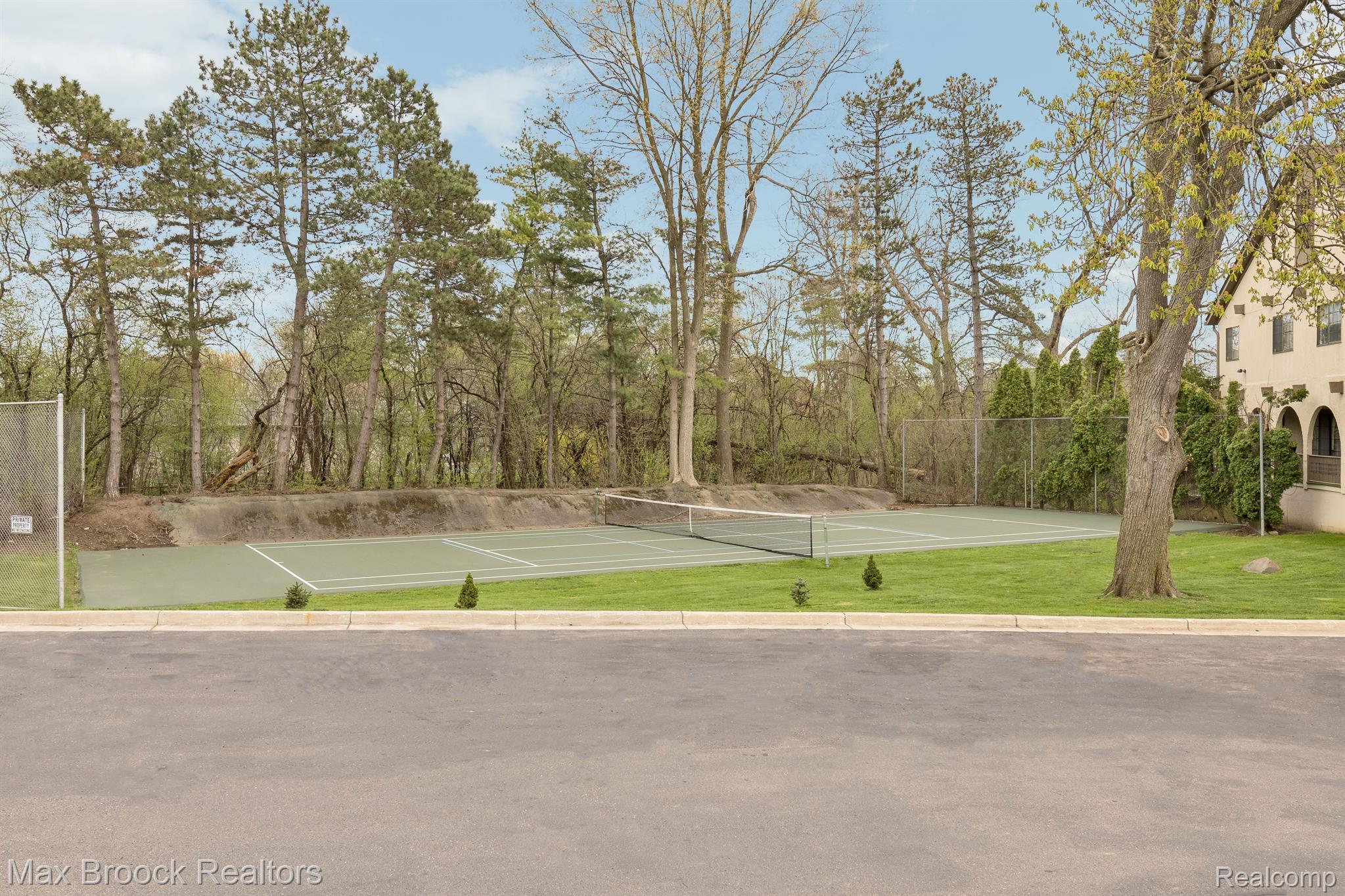 42160 WOODWARD Avenue 8